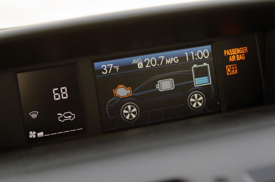  Subaru XV Crosstrek Hybrid 2014 года  (фото 22 из 53)